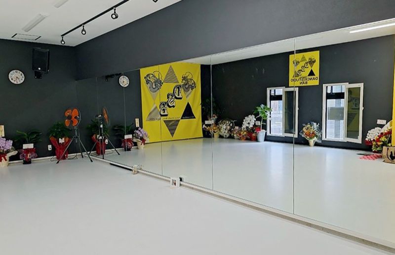 DANCE STUDIO BAN